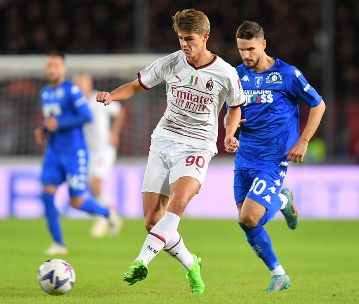 面对实力相 面对实力相