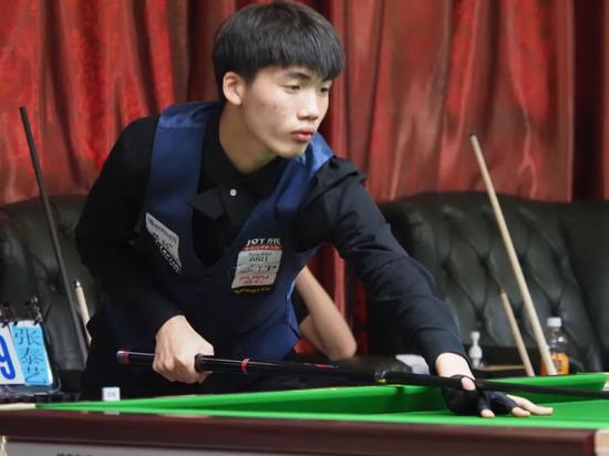 巴萨昨日首 巴萨昨日首