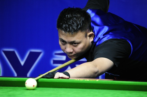 边后卫内收 边后卫内收